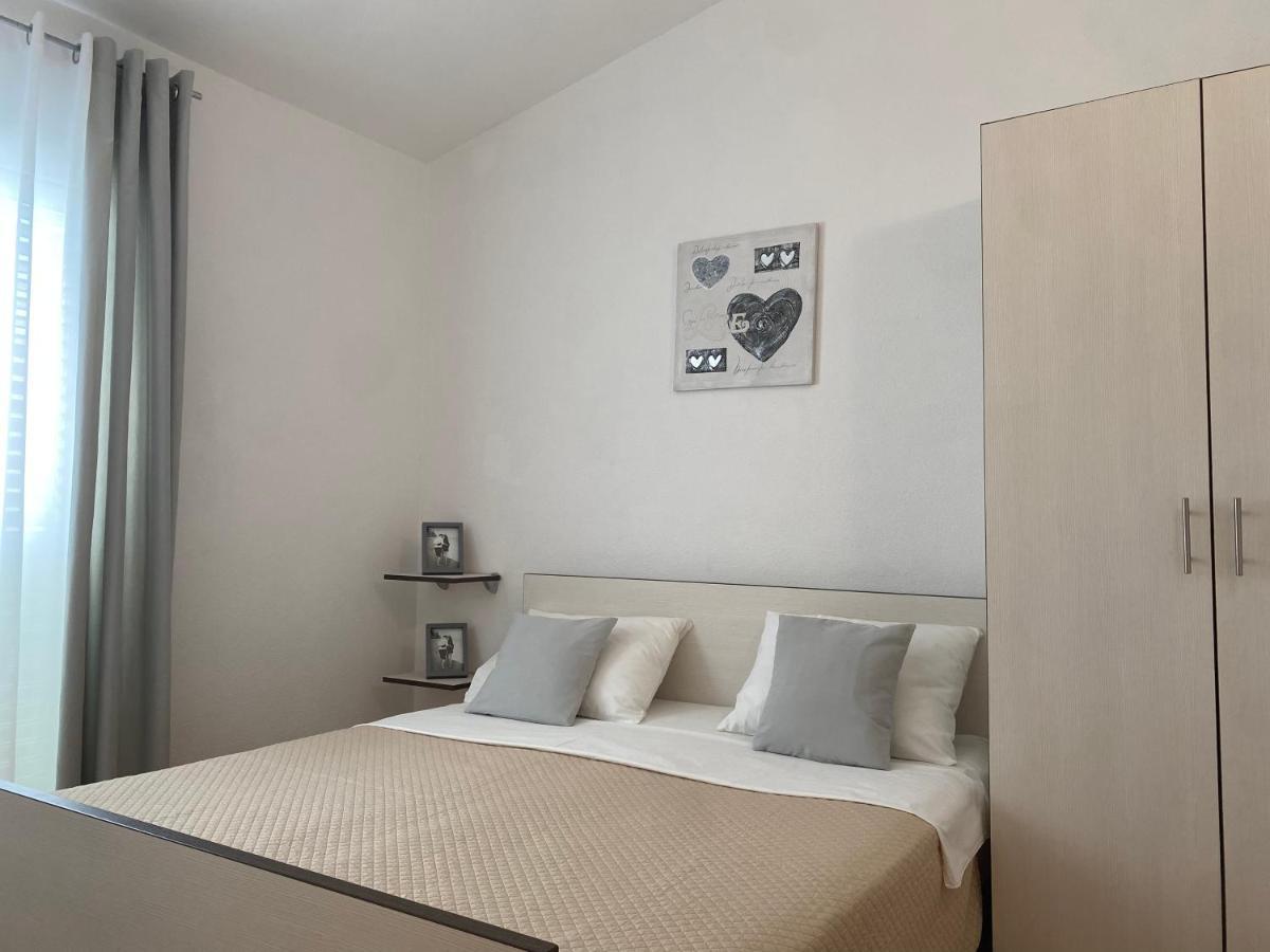 Apartments Lolo Privlaka  Eksteriør bilde